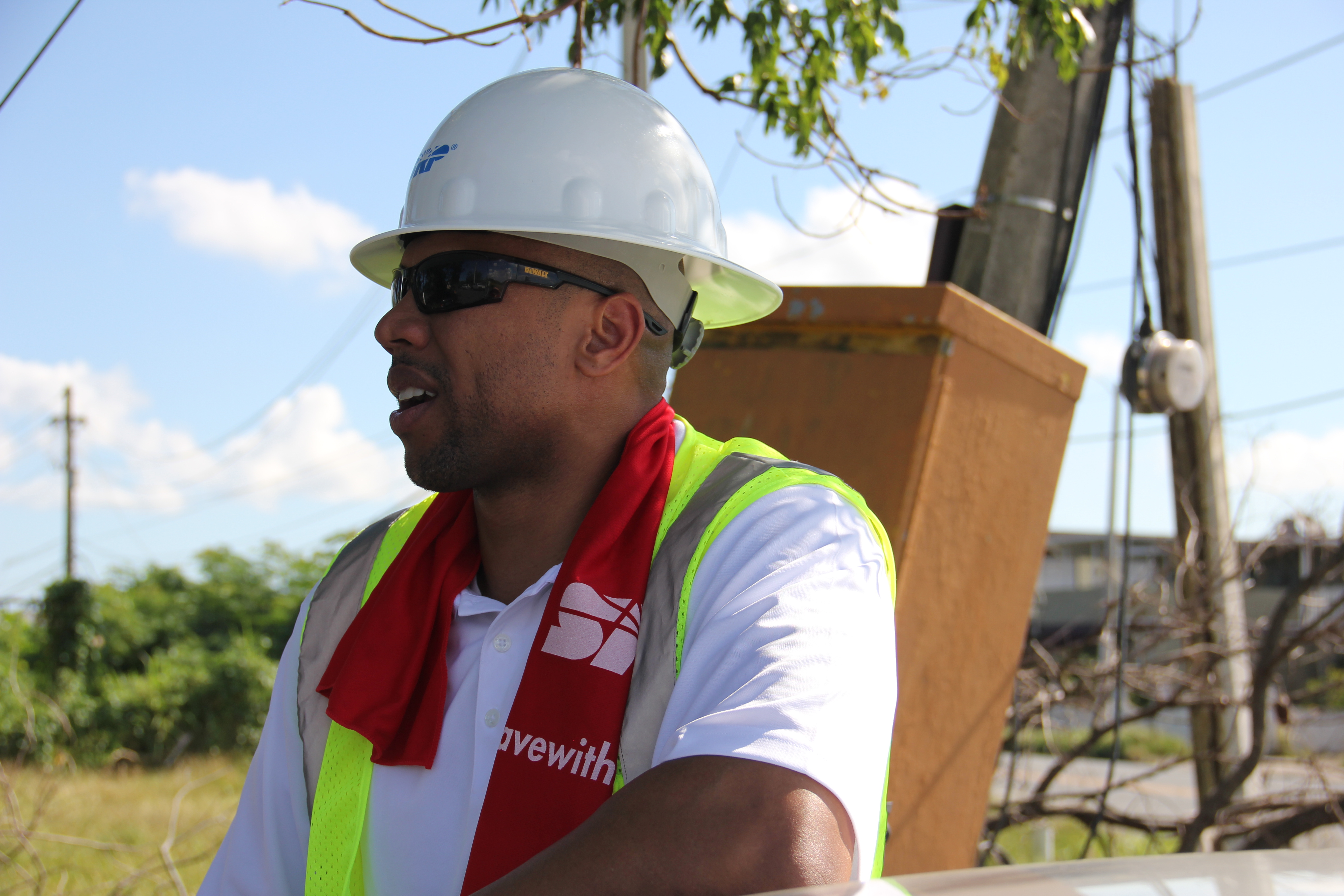WEEK 2 UPDATE: SRP Teams Direct Puerto Rico Power Restoration WEEK 2 UPDATE: SRP Teams Direct Puerto Rico Power Restoration