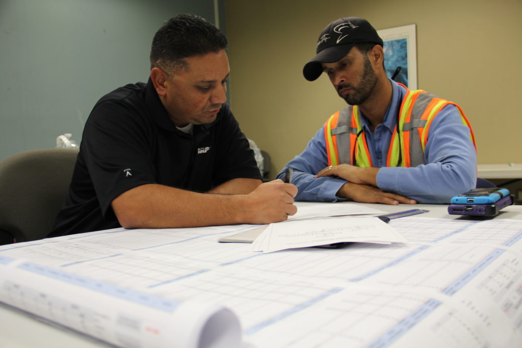 Guerrero and a PREPA counterpart plan how to address an issue.